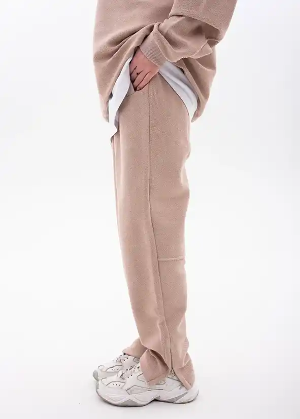 Пошив спортивных штанов оптом в Москве